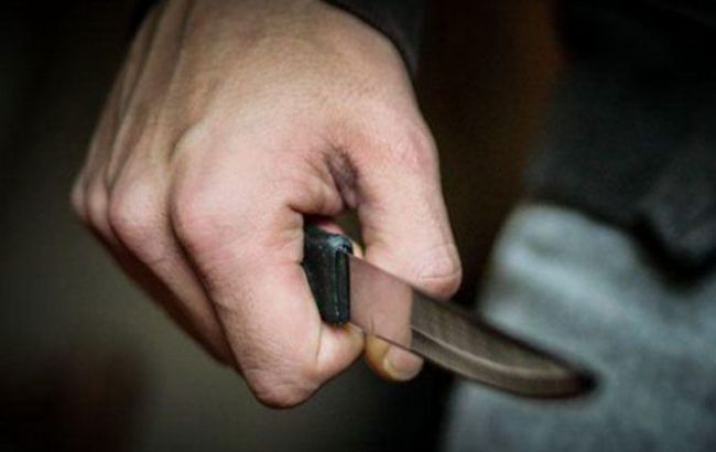 У Києві чоловіка поранили ножем в залі лотереї