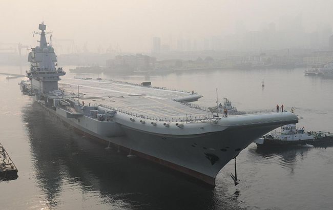 Китай взяв на озброєння перший збудований в країні авіаносець