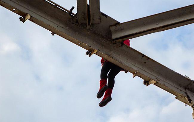 В Николаеве "копы" спасли девушку, которая прыгнула с моста
