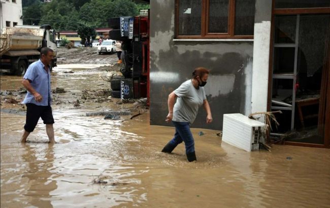 Проливные дожди вызвали наводнение в Турции, водой залило города