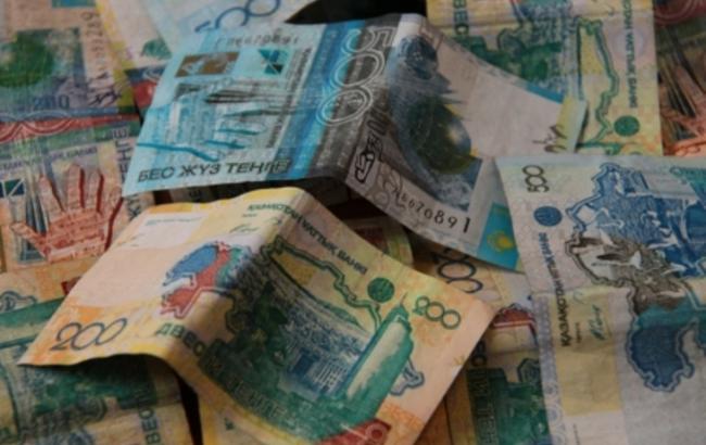 Казахстанський тенге обвалився після переходу на вільний курс