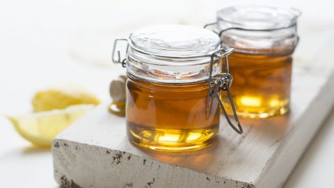 Врачи рассказали, кому строго запрещено есть мед