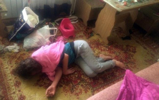 В Славянске полицейские забрали 4-летнюю девочку у пьяной матери