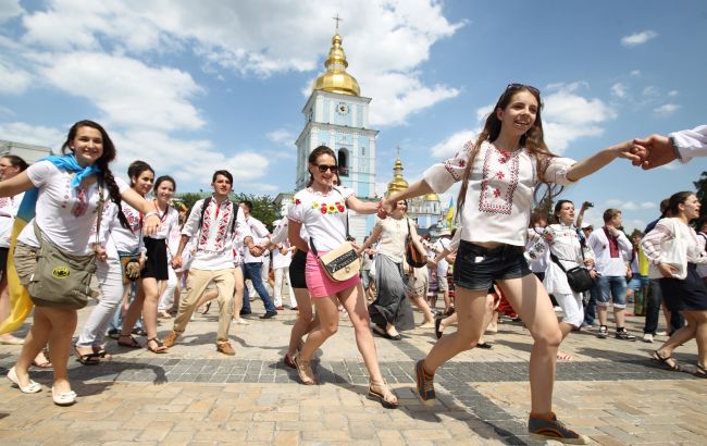 День Конституції України 2021: красиві листівки і поздоровлення зі святом