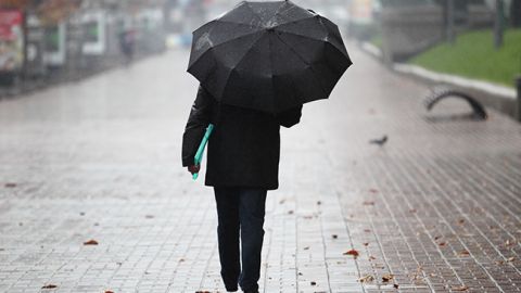 Дожди и небольшой мороз: синоптики рассказали, кому не повезет с погодой