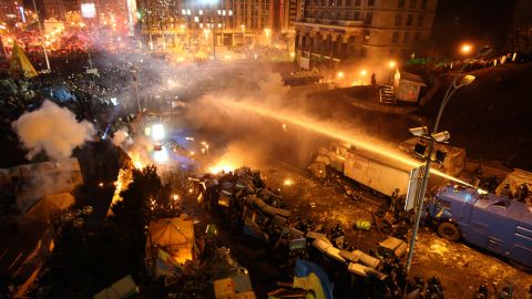 Украинские силовики располагают 12 водометами. Половина неисправна