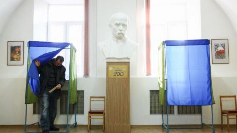 "Основа" пойдет на выборы в составе "Батькивщины"