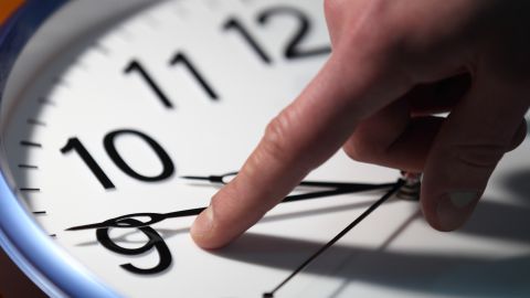 Шмыгаль исключил возможность введения местного времени в Украине