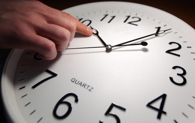В Україні перевели годинники: котра зараз година