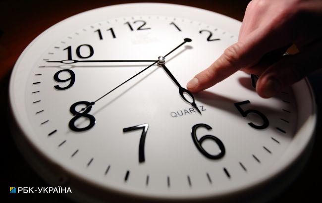 Скасування переведення годинників: у регіонах України можуть з'явитися різні робочі графіки