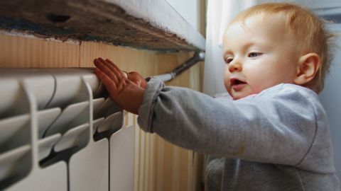 Прорив тепломережі в Києві залишив без тепла понад 300 будинків