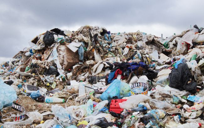 В Киеве нашли гигантскую незаконную свалку "под носом" у госучреждений