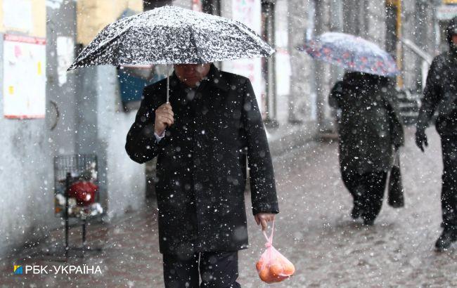 Сильний сніг з дощами та ожеледь: де в Україні зіпсується погода