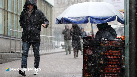 Мокрый снег в Украине. Без света остались 90 населенных пунктов в двух областях