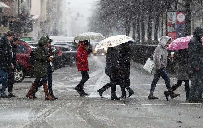 В Україні потеплішало, але йде сніг в трьох областях