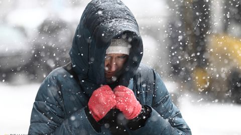 В Украину идут морозы и снег: синоптики назвали пик похолодания