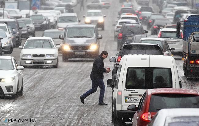 В Киеве образовались многочисленные пробки на дорогах