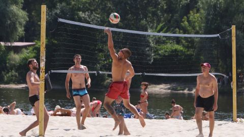 Грозові дощі на заході та спека до +33: прогноз на вихідні