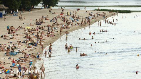 На яких пляжах у Києві можна вже купатися: список
