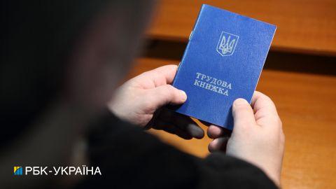 Скільки українців та у яких сферах працюють нелегально: кількість вражає