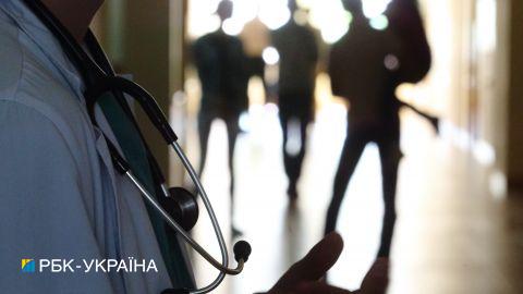 У Рівненській області лікаря підозрюють у незаконній виплаті 400 тисяч "ковідних" надбавок