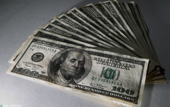 НБУ на 22 июня снизил официальный курс доллара