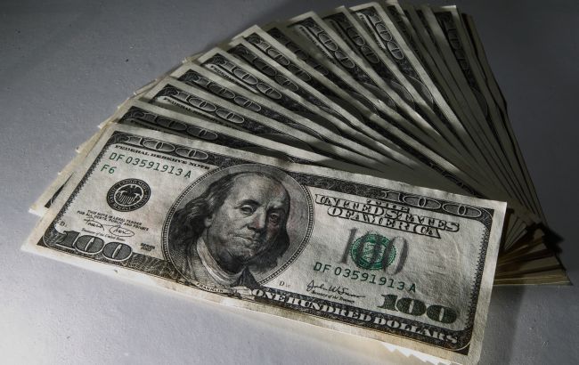 Курс доллара упал на межбанке после длительного роста