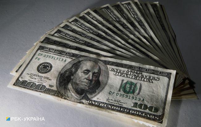 НБУ немного снизил официальный курс доллара