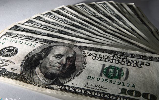 НБУ поднял официальный курс доллара до 27 гривен впервые за месяц