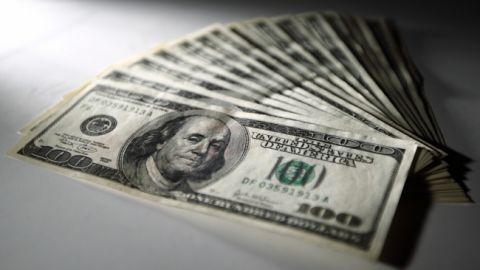 НБУ значительно повысил официальный курс доллара