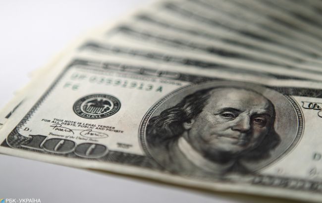 Курса доллара на межбанке упал ниже психологической отметки