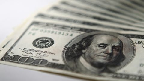 НБУ на 27 апреля повысил официальный курс доллара