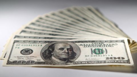 Межбанк открылся дальнейшим ростом курса доллара