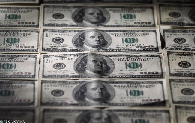 Официальный курс доллара снижается третий день подряд