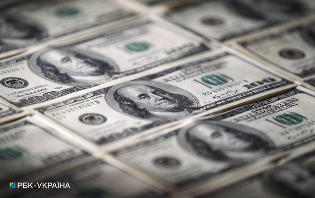 Доллар резко ускорил падение на межбанке: просел уже на 20 копеек