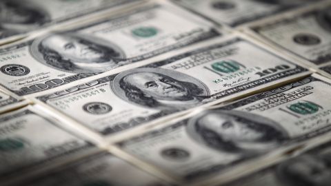 Курс долара виріс до максимуму з початку лютого