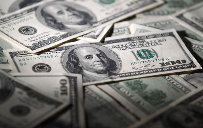 НБУ снизил официальный курс доллара на 31 августа