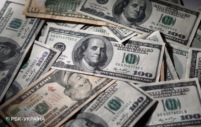 Курс доллара резко пошел вверх на межбанке и превысил 27 гривен