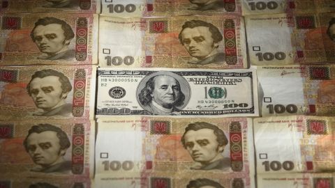 Курс доллара прекратил снижение на межбанке