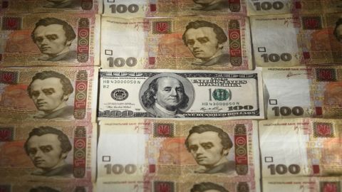 Курс доллара прекратил снижение на межбанке