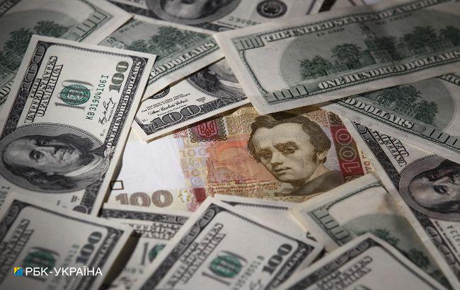 Украинцы не смогут обменять доллары: что случилось и кого это касается