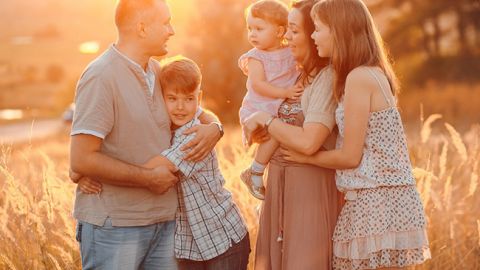 У Кабміні нагадують, як багатодітним сім&rsquo;ям отримати допомогу на дітей