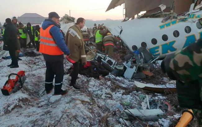 В Казахстане упал самолет с 95 пассажирами на борту, есть жертвы
