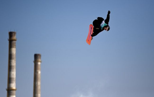 Олимпиада 2022: китайский сноубордист победил в биг-эйре