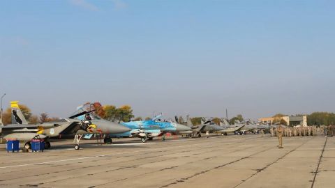 Российские войска нанесли ракетный удар по аэродрому в Староконстантинове