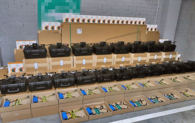 Дніпро передав військовим нову партію дронів: майже сотню "мавіків" та FPV-моделей