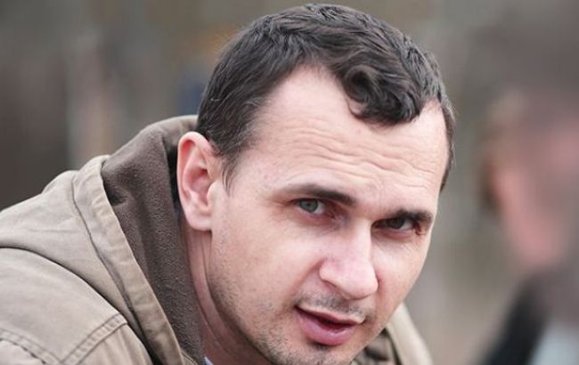 Російські письменники закликали Путіна звільнити Сенцова