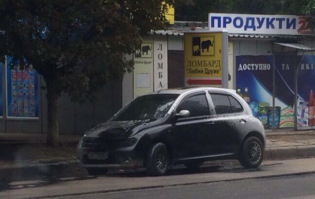 Особенности национального ремонта: в Харькове дорожники пытались "заасфальтировать" автомобили