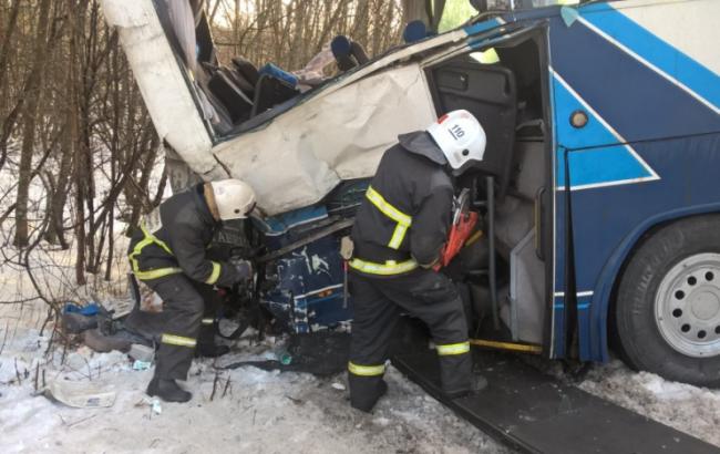 У Росії автобус із 29 дітьми зіткнувся з фурою, є загиблі