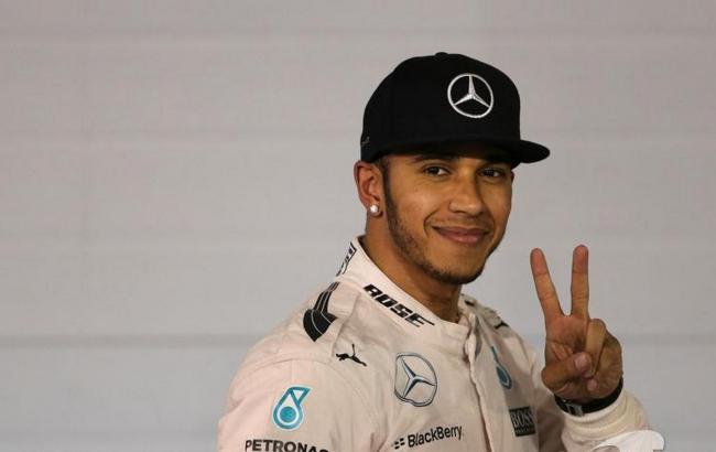 Формула-1: Льюїс Хемілтон виыграл "Гран-прі Бахрейну"